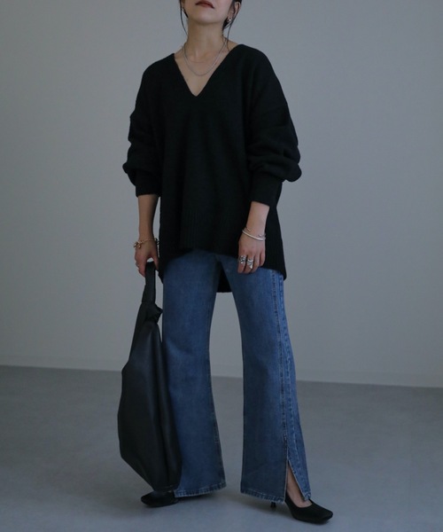 ap retro(アプレトロ)の「AW 深Vネックプルオーバーニット(ニット/セーター・レディース・グレイッシュベージュ/ブラック/オフホワイト/杢グレー/ブラウン・FREE)」の21枚目の写真