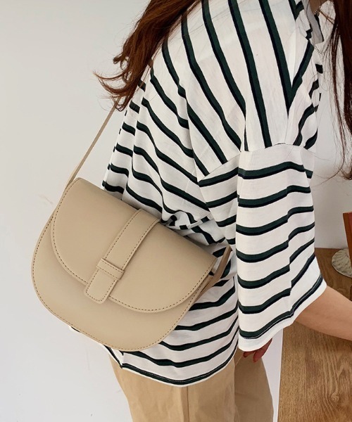 CLEA（クレア）の「アースカラーフラップショルダーバッグ（ショルダーバッグ・レディース・グリーン/アイボリー/キャメル・FREE）」の2枚目の写真