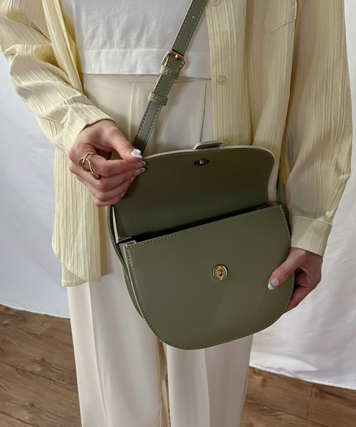 CLEA（クレア）の「アースカラーフラップショルダーバッグ（ショルダーバッグ・レディース・グリーン/アイボリー/キャメル・FREE）」の9枚目の写真