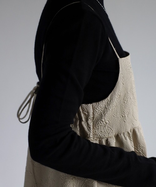 r.（アールドット）の「ふくれジャガード キャミワンピース（ワンピース・レディース・ブラック/ブルー/モカ/ライトベージュ・FREE）」の11枚目の写真