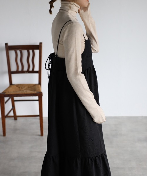 r.（アールドット）の「ふくれジャガード キャミワンピース（ワンピース・レディース・ブラック/ブルー/モカ/ライトベージュ・FREE）」の17枚目の写真