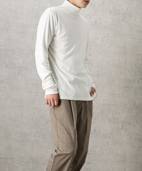 NAVY（ネイビー）の「NAVY スムースタートルネック ロングスリーブTシャツ（Tシャツ/カットソー・メンズ・グレイッシュベージュ/ブルー/チャコール/ホワイト/ブラック・XL/L/S/M）」の13枚目の写真