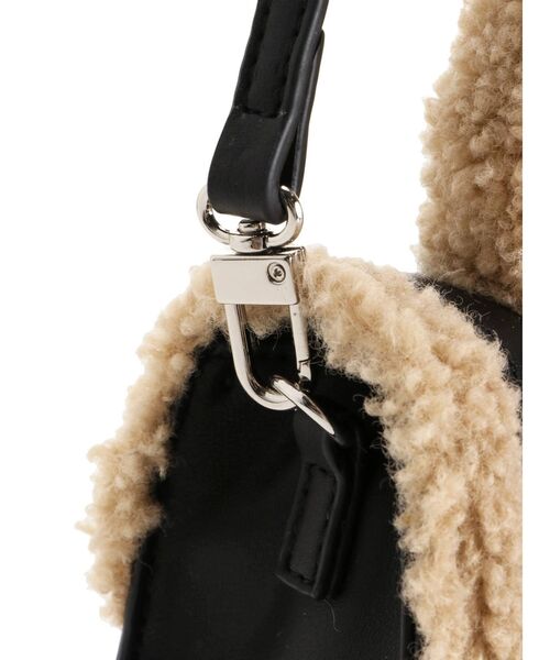 EMODA（エモダ）の「フェイクムートンフラップバッグ（ハンドバッグ・レディース・ブラック/ベージュ・FREE）」の11枚目の写真