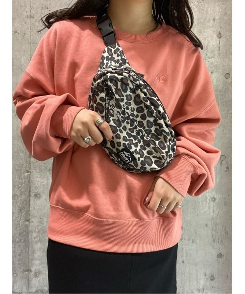 Champion(チャンピオン)の「【Champion】無地クルースウェット(スウェット・レディース・ブラック/オフホワイト/グリーン/ロイヤルブルー/オレンジ/レッド/ピンク/ホワイト/ブルー・M/L)」の12枚目の写真