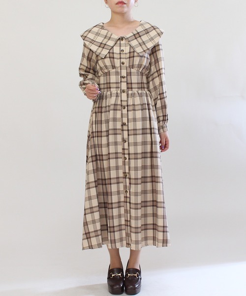 ASTORIA ODIER（アストリアオディール）の「ショールカラーバックリボンチェックワンピース（ワンピース・レディース・ベージュ/ネイビー/ワイン・MEDIUM）」の4枚目の写真