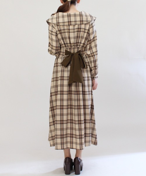 ASTORIA ODIER（アストリアオディール）の「ショールカラーバックリボンチェックワンピース（ワンピース・レディース・ベージュ/ネイビー/ワイン・MEDIUM）」の6枚目の写真