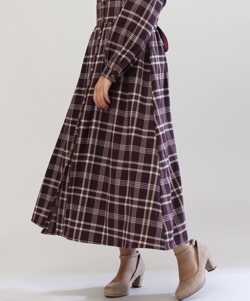 ASTORIA ODIER（アストリアオディール）の「ショールカラーバックリボンチェックワンピース（ワンピース・レディース・ベージュ/ネイビー/ワイン・MEDIUM）」の22枚目の写真