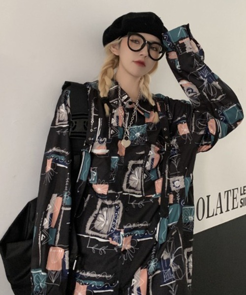 Auntie Rosa（アンティローザ）の「ベルト付総柄シャツ（シャツ/ブラウス・レディース・ブラック/ホワイト・MEDIUM/LARGE）」の2枚目の写真
