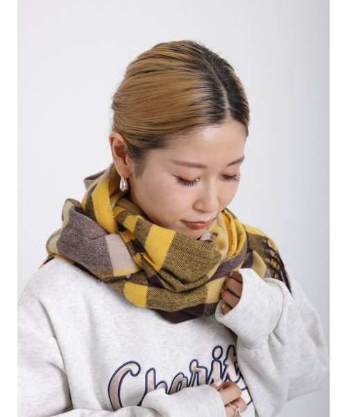 Samansa Mos2 blue（サマンサモスモスブルー）の「チェックマフラー（ストール/ショール・レディース・レッド/ベージュ/グレー/マスタード/チャコール・ﾌﾘ-）」の4枚目の写真