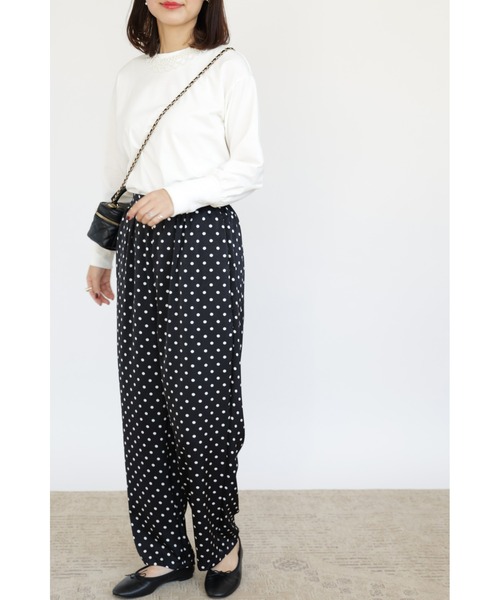 &. NOSTALGIA（アンドドットノスタルジア）の「【ZOZO限定】イージーサテンパンツ（その他パンツ・レディース・ブラック×ホワイト/ブラック・FREE）」の8枚目の写真