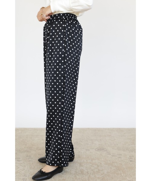 &. NOSTALGIA（アンドドットノスタルジア）の「【ZOZO限定】イージーサテンパンツ（その他パンツ・レディース・ブラック×ホワイト/ブラック・FREE）」の10枚目の写真