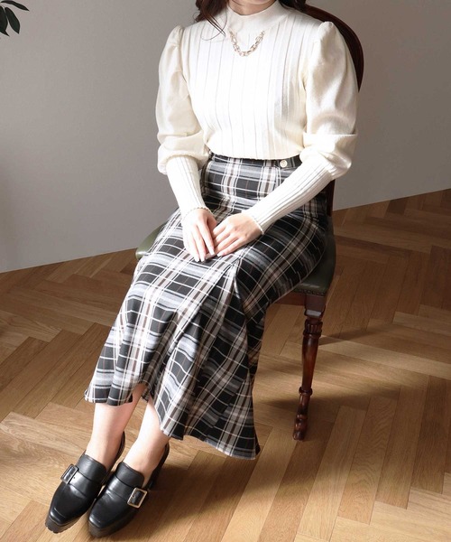 Crea titty&Co. PETIT(クレアティティーアンドコープチ)の「【Crea titty&Co.PETIT】フロントチェーンリブニット(Tシャツ/カットソー・レディース・アイボリー/ホワイト/ブラック・FREE)」の4枚目の写真