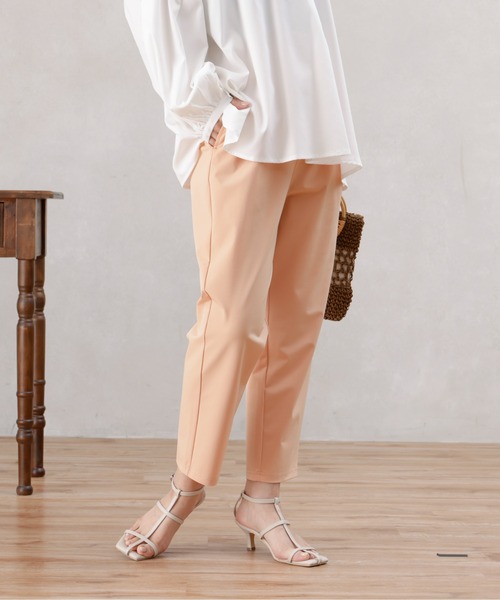 Chez toi(シェトワ)の「360度ストレッチテーパードパンツ(その他パンツ・レディース・グレイッシュベージュ/オレンジ/ブラック/カーキ・FREE)」の5枚目の写真