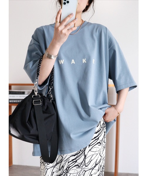 reca（レカ）の「選べる2サイズ展開！オーバーサイズロゴTシャツ（Tシャツ/カットソー・レディース・ブラック系その他2/グレー系その他2/ホワイト系その他3/グレイッシュベージュ/ブラック/ホワイト系その他2/ホワイト/ブルー系その他/チャコール/グレー系その他/ブルー・FREE）」の11枚目の写真