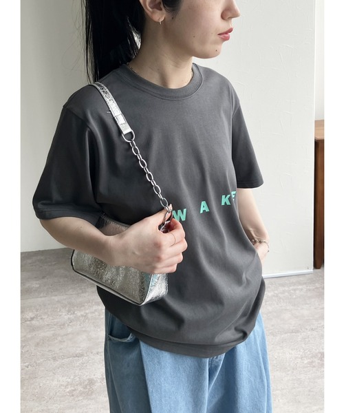 reca（レカ）の「選べる2サイズ展開！オーバーサイズロゴTシャツ（Tシャツ/カットソー・レディース・ブラック系その他2/グレー系その他2/ホワイト系その他3/グレイッシュベージュ/ブラック/ホワイト系その他2/ホワイト/ブルー系その他/チャコール/グレー系その他/ブルー・FREE）」の7枚目の写真