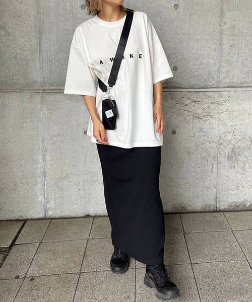 reca（レカ）の「選べる2サイズ展開！オーバーサイズロゴTシャツ（Tシャツ/カットソー・レディース・ブラック系その他2/グレー系その他2/ホワイト系その他3/グレイッシュベージュ/ブラック/ホワイト系その他2/ホワイト/ブルー系その他/チャコール/グレー系その他/ブルー・FREE）」の14枚目の写真