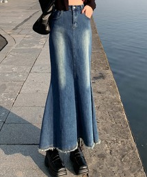 DAY CLOSET（デイ クローゼット）の「[大きいサイズあり/ロング丈] 旬のY2Kスタイルに。切りっぱなしフリンジストレッチデニムマーメイドスカート レディース（デニムスカート）」