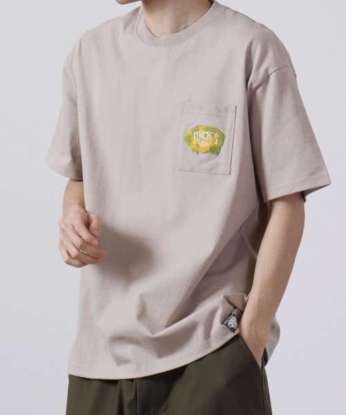 FUNALIVE(ファンアライブ)の「FINCK'S ポケット付き サガラ刺繍 オーバーサイズ半袖Tシャツ(Tシャツ/カットソー・メンズ・チャコールグレー/オフホワイト/サンドベージュ・L/XL/M)」の1枚目の写真