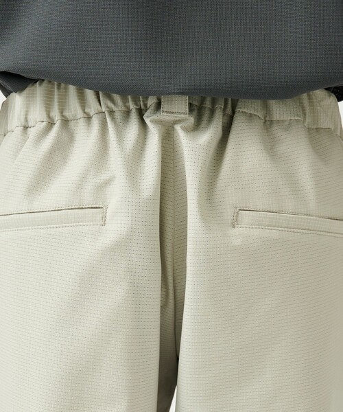 UNITED TOKYO（ユナイテッドトウキョウ）の「Dry mesh ストレッチアンクルスラックス（スラックス・メンズ・ブラック/その他3/ライトベージュ/その他4/ダークグレー・3/1/2）」の19枚目の写真