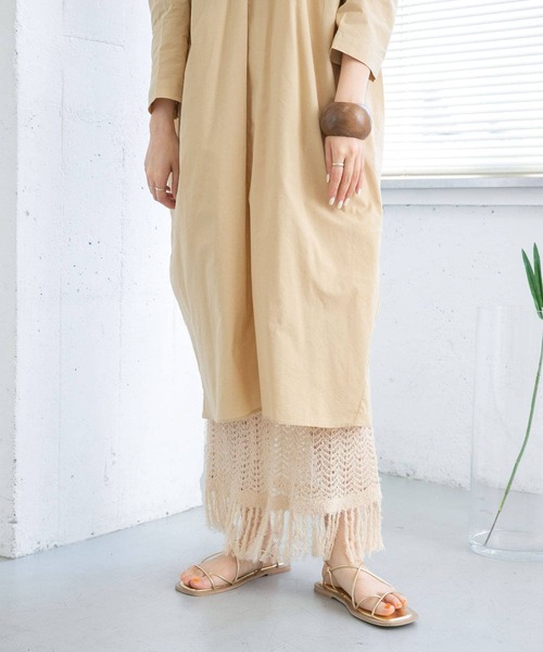 KBF(ケイビーエフ)の「フリンジ透かし編みニットスカート(スカート・レディース・ブラック/ベージュ/ブラウン・ONE)」の2枚目の写真