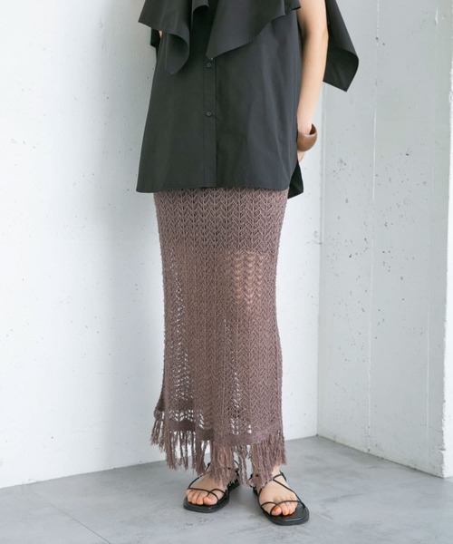 KBF(ケイビーエフ)の「フリンジ透かし編みニットスカート(スカート・レディース・ブラック/ベージュ/ブラウン・ONE)」の1枚目の写真