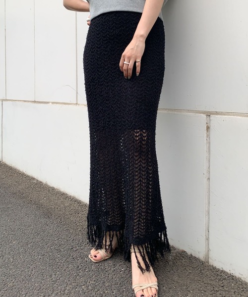 KBF(ケイビーエフ)の「フリンジ透かし編みニットスカート(スカート・レディース・ブラック/ベージュ/ブラウン・ONE)」の3枚目の写真