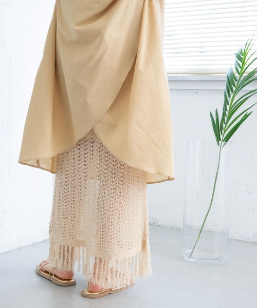 KBF(ケイビーエフ)の「フリンジ透かし編みニットスカート(スカート・レディース・ブラック/ベージュ/ブラウン・ONE)」の22枚目の写真