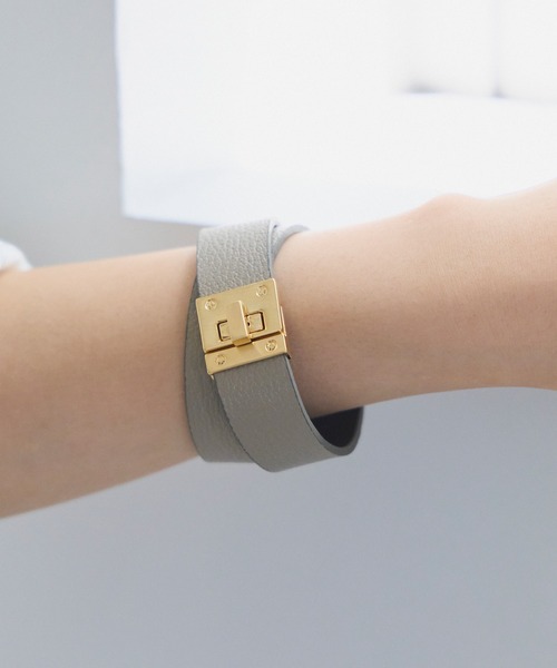 LAVEANGE（ラビアンジェ）の「牛革/レザー2重ブレスレット（ブレスレット・レディース・グレイッシュベージュ/ブラック・F）」の7枚目の写真