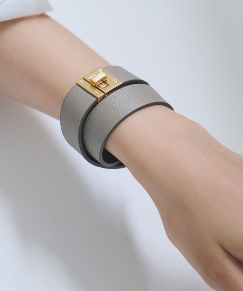 LAVEANGE（ラビアンジェ）の「牛革/レザー2重ブレスレット（ブレスレット・レディース・グレイッシュベージュ/ブラック・F）」の8枚目の写真