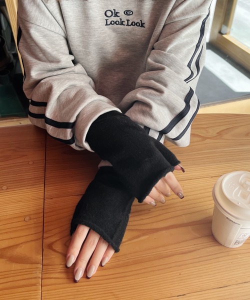 CLEA（クレア）の「メランジニットアームウォーマー（アームカバー・レディース・ブラック/ライトブルー/グリーン/モカ・FREE）」の5枚目の写真