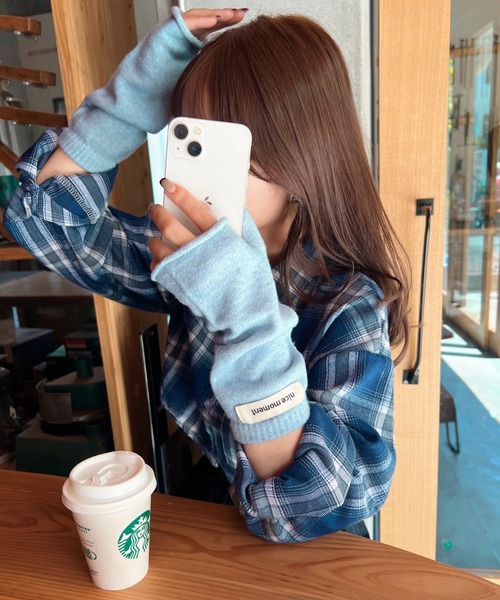 CLEA（クレア）の「メランジニットアームウォーマー（アームカバー・レディース・ブラック/ライトブルー/グリーン/モカ・FREE）」の17枚目の写真