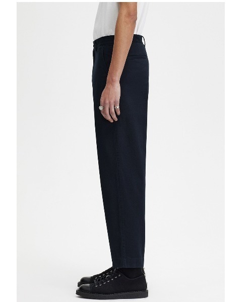 FRED PERRY（フレッドペリー）の「Straight Leg Twill Trouser（チノパンツ・メンズ・グリーン/ネイビー/ベージュ/ブラック・30/32/28）」の5枚目の写真