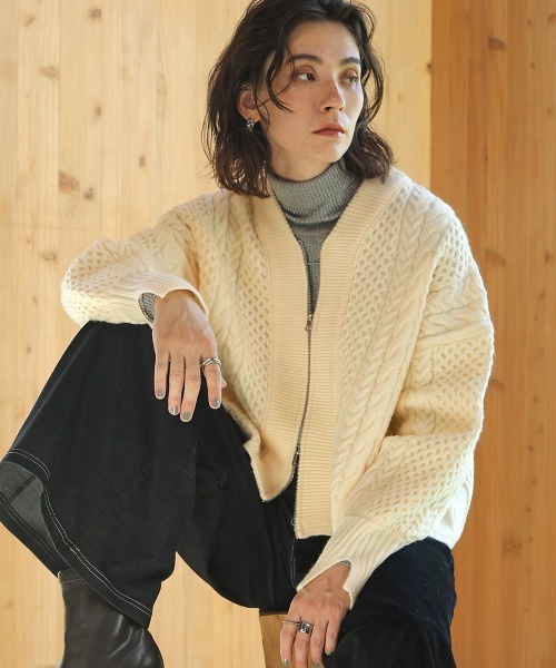 Bou Jeloud（ブージュルード）の「毛混ラメタートルネックプルオーバー（ニット/セーター・レディース・ネイビー/グレー/ブラック・FREE）」の17枚目の写真