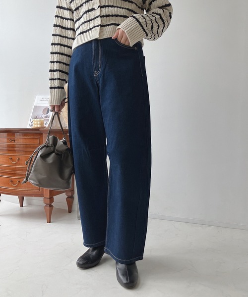 AS KNOW AS plus(アズノゥアズプラス)の「◎ゆるっとシルエットカーブパンツ セットアップ可能(デニムパンツ・レディース・ブラック/ブルー/アイボリー系/インディゴブルー・FREE)」の8枚目の写真