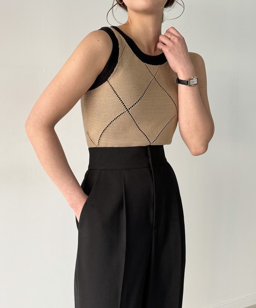 JUNOAH（ジュノア）の「ダイヤ透かし柄ニットタンクトップ（タンクトップ・レディース・アイボリー/ブラック/ベージュ・MEDIUM）」の4枚目の写真