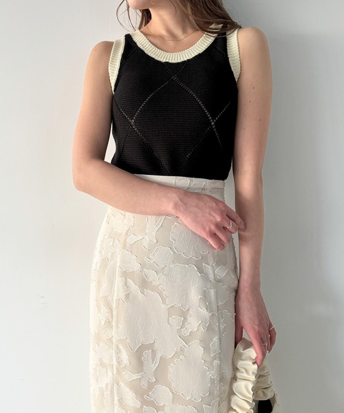 JUNOAH（ジュノア）の「ダイヤ透かし柄ニットタンクトップ（タンクトップ・レディース・アイボリー/ブラック/ベージュ・MEDIUM）」の17枚目の写真