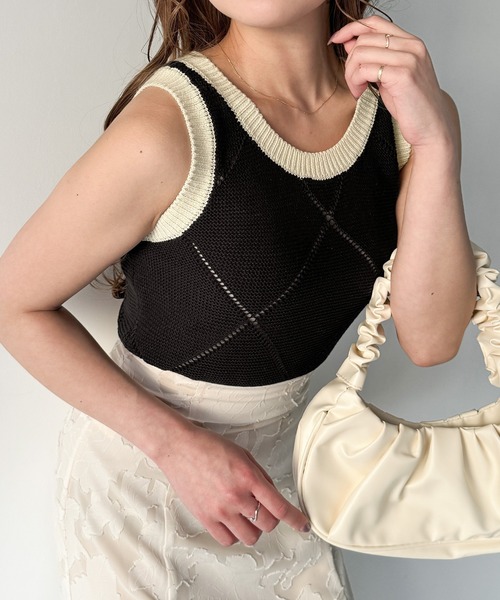 JUNOAH（ジュノア）の「ダイヤ透かし柄ニットタンクトップ（タンクトップ・レディース・アイボリー/ブラック/ベージュ・MEDIUM）」の20枚目の写真