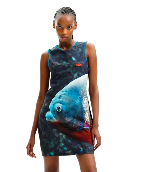 Desigual.　大きめS→M～L位　フィッシュテール　ひらひら半袖ワンピース Desigual ワンピース 「Desigual x Tyler McGillivary」アマゾン