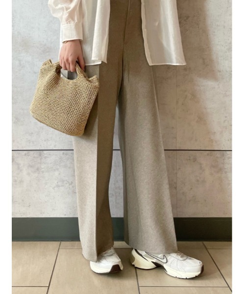 Mila Owen(ミラオーウェン)の「センタープレスワイドイージーパンツ【手洗い可能】(その他パンツ・レディース・アイボリー/モカ/ブラック・0/1)」の3枚目の写真