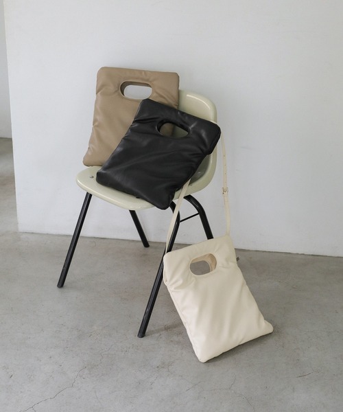 select MOCA（セレクトモカ）の「パテッド2WAYバッグ（ハンドバッグ・レディース・ブラック/アイボリー/ベージュ・FREE）」の7枚目の写真