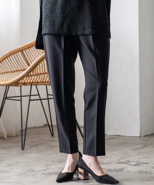 VitaFelice（ヴィータフェリーチェ）の「ダブルクロス テーパードパンツ（その他パンツ・レディース・ブラック/イエロー/ブルー系/ネイビー/オレンジ/グリーン/ピンク/サンドベージュ/ラベンダー・M/L/LL/S）」の2枚目の写真