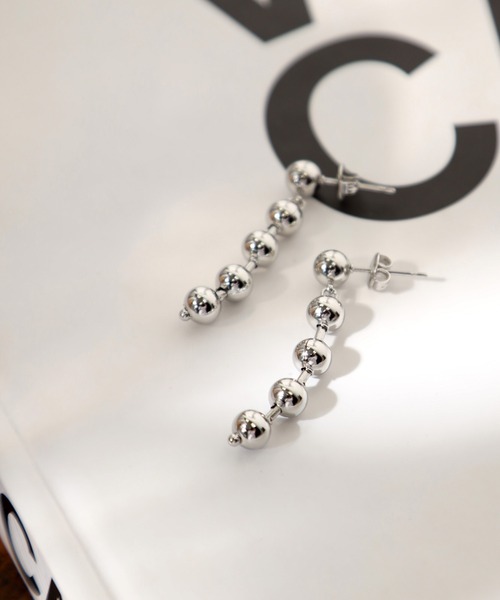 BAYFLOW(ベイフロー)の「ステンレス5粒ピアス(ピアス(両耳用)・レディース・イエロー/ライトグレー・FREE)」の1枚目の写真