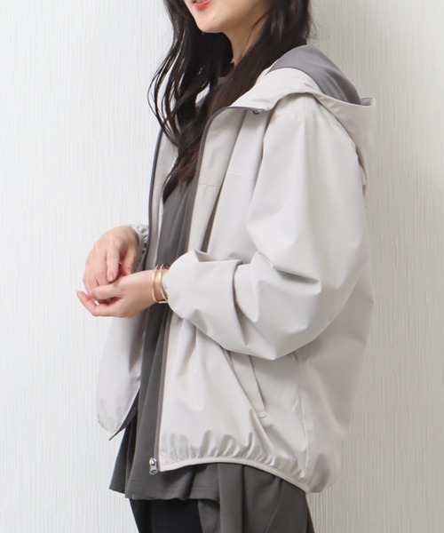 libelle more(リベル モア)の「《防風・撥水加工》軽量、単色・配色展開 マウンテンパーカー(マウンテンパーカー・レディース・グレイッシュベージュ/アイボリー/ブラック系その他/ベージュ系その他/ブラック/オリーブ・L/M)」の17枚目の写真