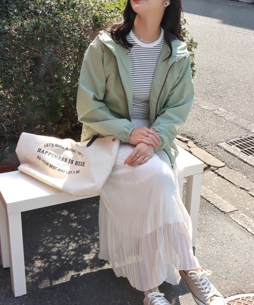 libelle more(リベル モア)の「《防風・撥水加工》軽量、単色・配色展開 マウンテンパーカー(マウンテンパーカー・レディース・グレイッシュベージュ/アイボリー/ブラック系その他/ベージュ系その他/ブラック/オリーブ・L/M)」の20枚目の写真