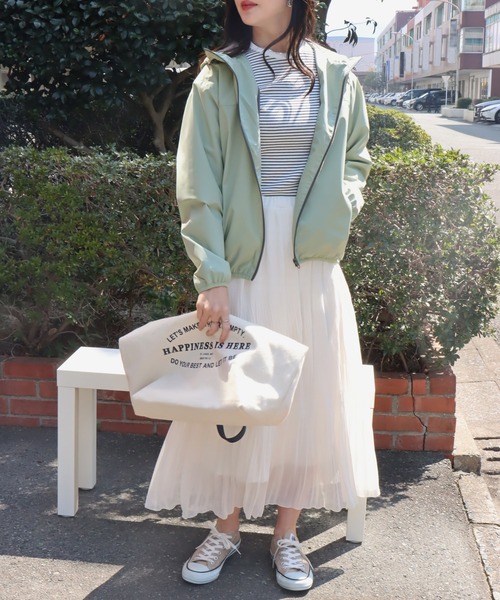 libelle more(リベル モア)の「《防風・撥水加工》軽量、単色・配色展開 マウンテンパーカー(マウンテンパーカー・レディース・グレイッシュベージュ/アイボリー/ブラック系その他/ベージュ系その他/ブラック/オリーブ・L/M)」の19枚目の写真