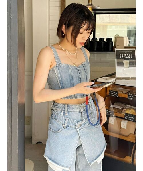 MURUA(ムルーア)の「【SET UP対応】フリンジデニムビスチェ(シャツ/ブラウス・レディース・ブラック/ライトブルー・FREE)」の3枚目の写真