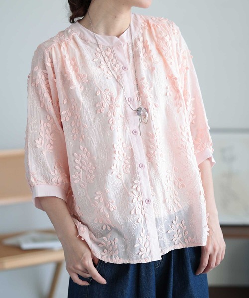 Sawa a la mode（サワアラモード）の「蔦刺繍コットンシャツブラウス（シャツ/ブラウス・レディース・ピンク/ホワイト/ブルー・FREE）」の3枚目の写真