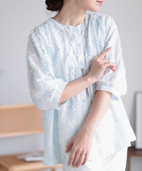 Sawa a la mode（サワアラモード）の「蔦刺繍コットンシャツブラウス（シャツ/ブラウス・レディース・ピンク/ホワイト/ブルー・FREE）」の2枚目の写真
