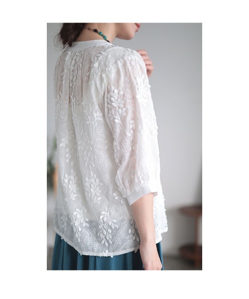 Sawa a la mode（サワアラモード）の「蔦刺繍コットンシャツブラウス（シャツ/ブラウス・レディース・ピンク/ホワイト/ブルー・FREE）」の19枚目の写真