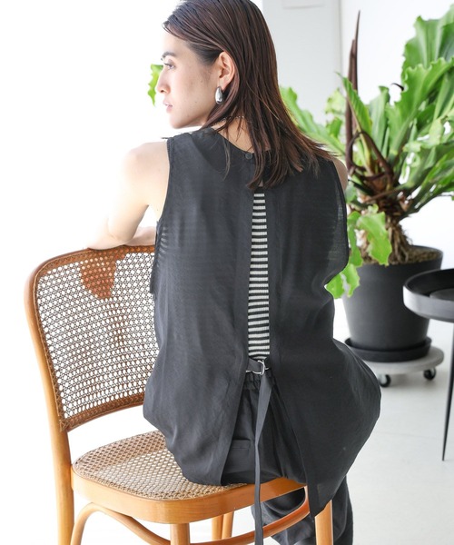 LEPSIM（レプシィム）の「バックオープンノースリブラウス　117919（シャツ/ブラウス・レディース・ベージュ/ライトブルー/ブラック・FREE）」の2枚目の写真